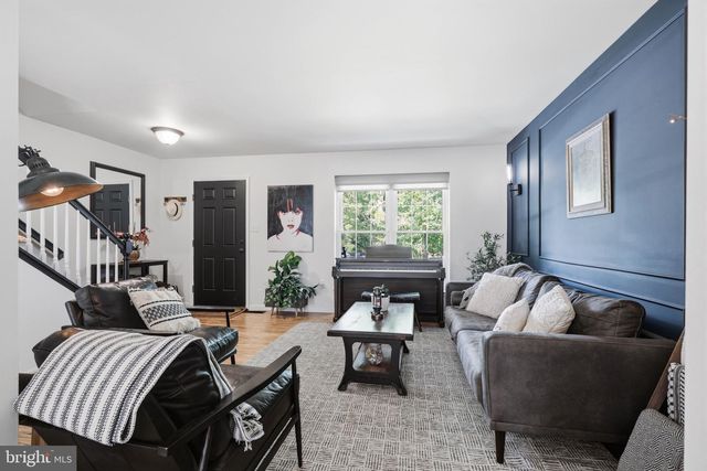 230 CAMBRIDGE LN, Lititz, PA 17543