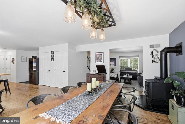 230 CAMBRIDGE LN, Lititz, PA 17543