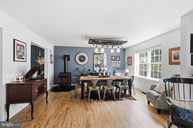230 CAMBRIDGE LN, Lititz, PA 17543