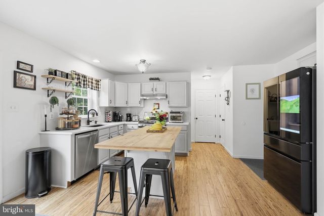 230 CAMBRIDGE LN, Lititz, PA 17543