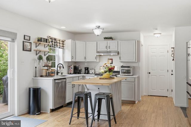 230 CAMBRIDGE LN, Lititz, PA 17543