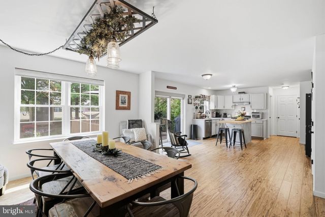 230 CAMBRIDGE LN, Lititz, PA 17543