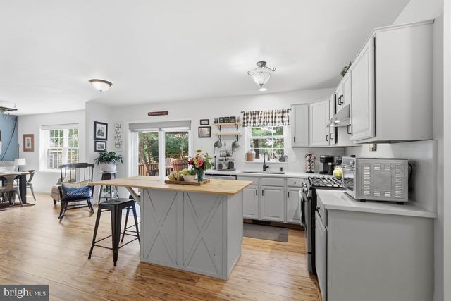 230 CAMBRIDGE LN, Lititz, PA 17543