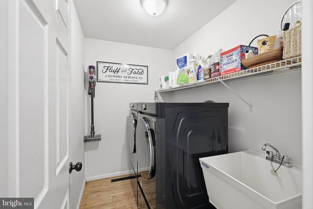 230 CAMBRIDGE LN, Lititz, PA 17543