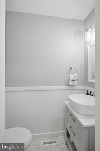230 CAMBRIDGE LN, Lititz, PA 17543