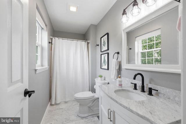 230 CAMBRIDGE LN, Lititz, PA 17543