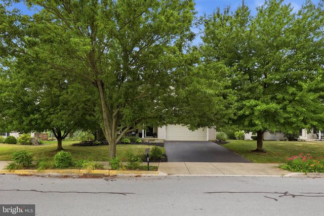 230 CAMBRIDGE LN, Lititz, PA 17543