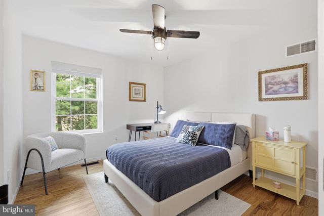 230 CAMBRIDGE LN, Lititz, PA 17543