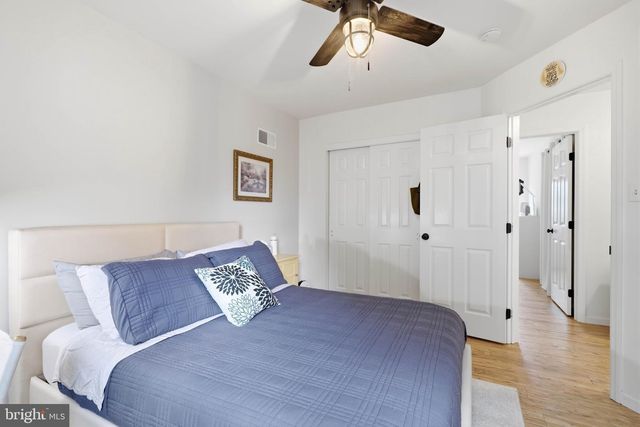 230 CAMBRIDGE LN, Lititz, PA 17543