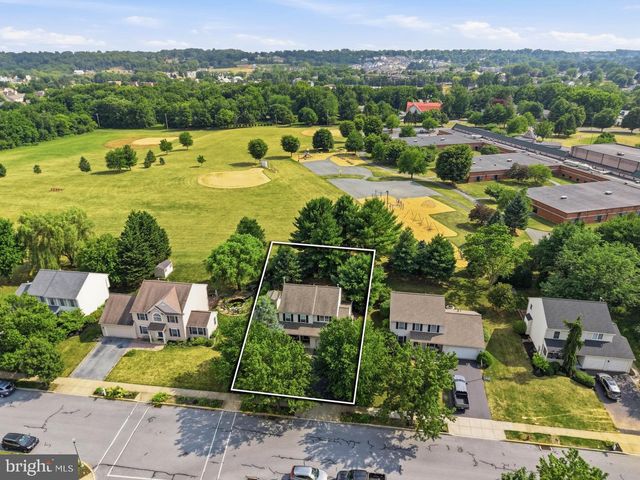 230 CAMBRIDGE LN, Lititz, PA 17543