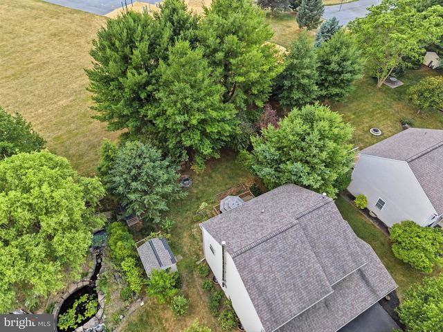 230 CAMBRIDGE LN, Lititz, PA 17543