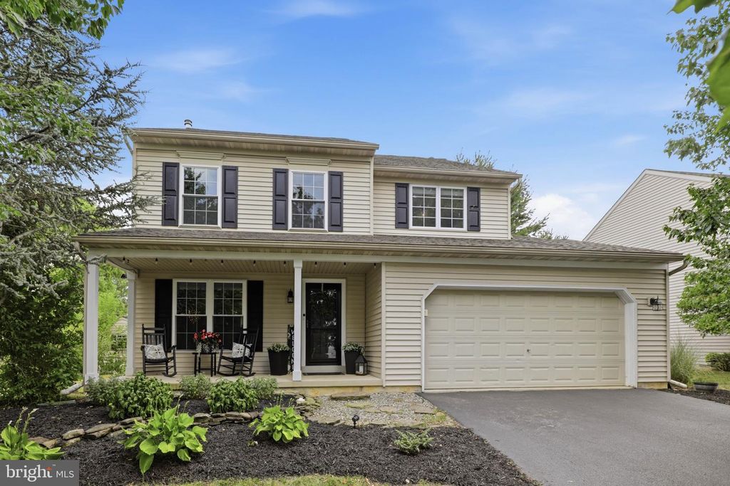 230 CAMBRIDGE LN, Lititz, PA 17543