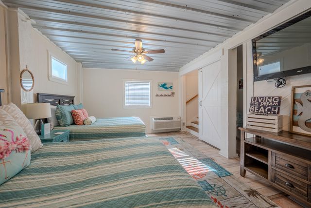 6607 Sunset Avenue, Panama City Beach, FL 32408