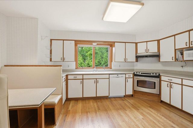 790 Garrison COURT, Delafield, WI 53018