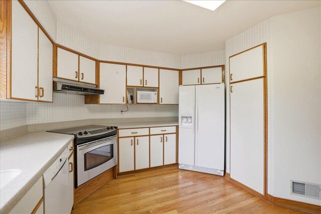 790 Garrison COURT, Delafield, WI 53018