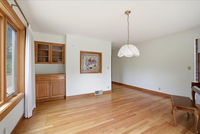 790 Garrison COURT, Delafield, WI 53018