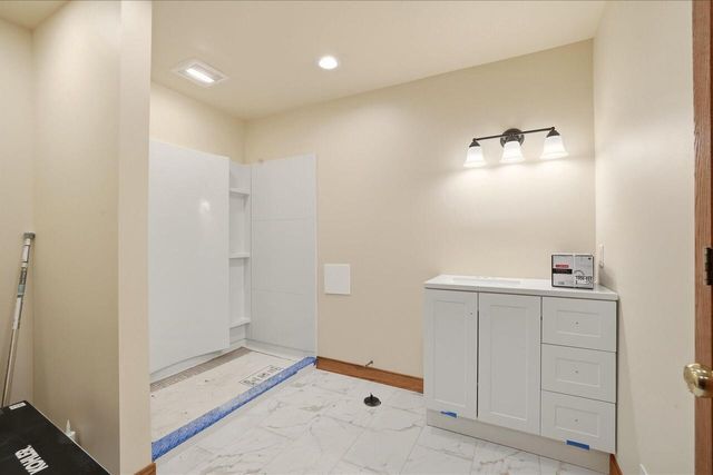 790 Garrison COURT, Delafield, WI 53018