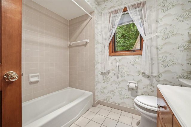 790 Garrison COURT, Delafield, WI 53018