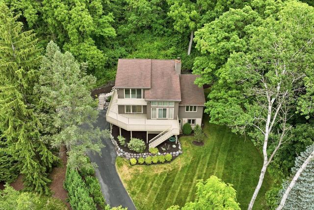 790 Garrison COURT, Delafield, WI 53018
