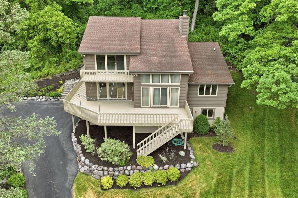 790 Garrison COURT, Delafield, WI 53018