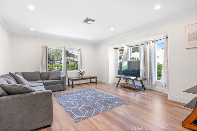 2701 Arlington Avenue, Los Angeles, CA 90018