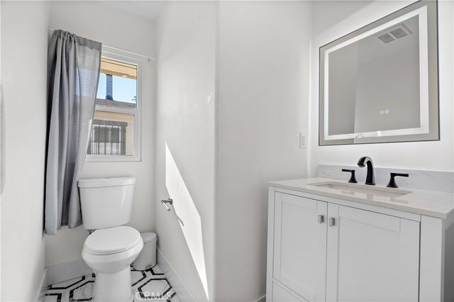 2701 Arlington Avenue, Los Angeles, CA 90018
