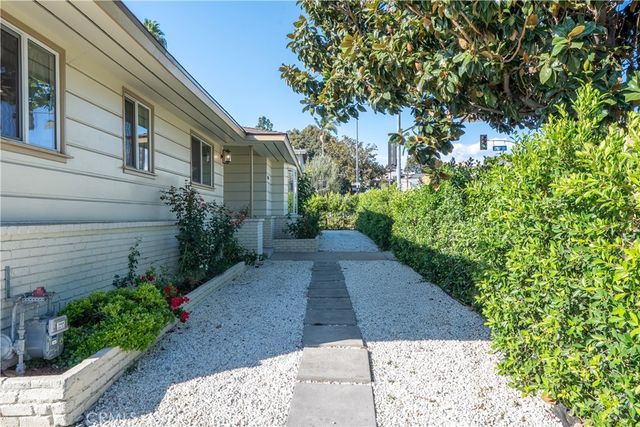 2701 Arlington Avenue, Los Angeles, CA 90018