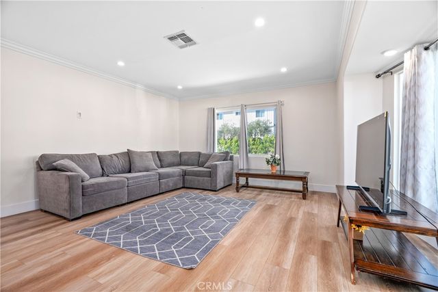 2701 Arlington Avenue, Los Angeles, CA 90018