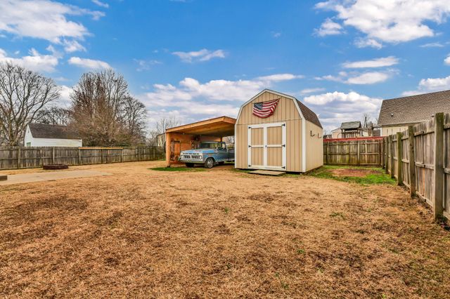 327 N Harris Rd, Portland, TN 37148