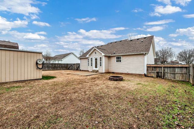 327 N Harris Rd, Portland, TN 37148