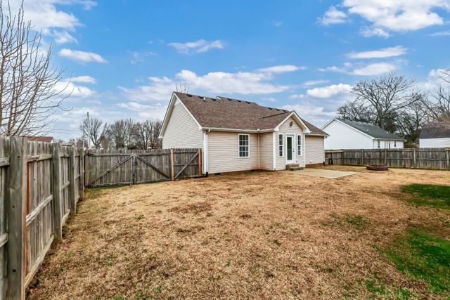 327 N Harris Rd, Portland, TN 37148