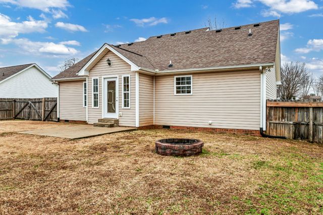 327 N Harris Rd, Portland, TN 37148