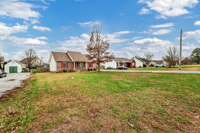 327 N Harris Rd, Portland, TN 37148