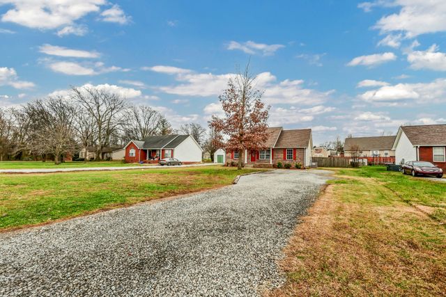 327 N Harris Rd, Portland, TN 37148