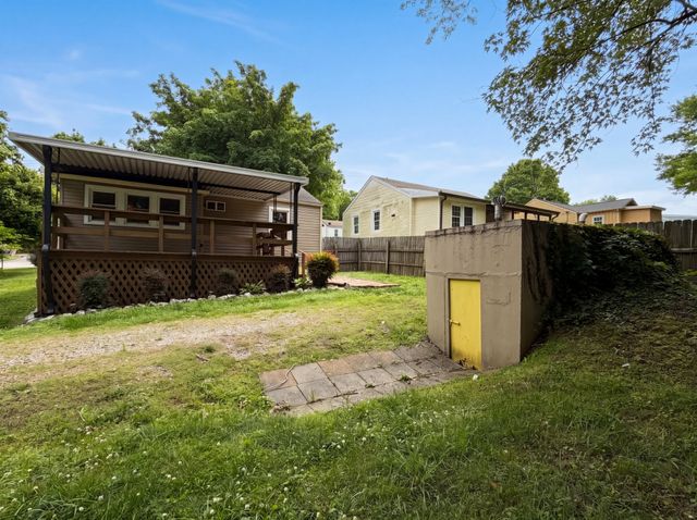 1820 Figures Ave, Columbia, TN 38401