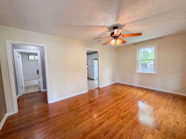 1820 Figures Ave, Columbia, TN 38401