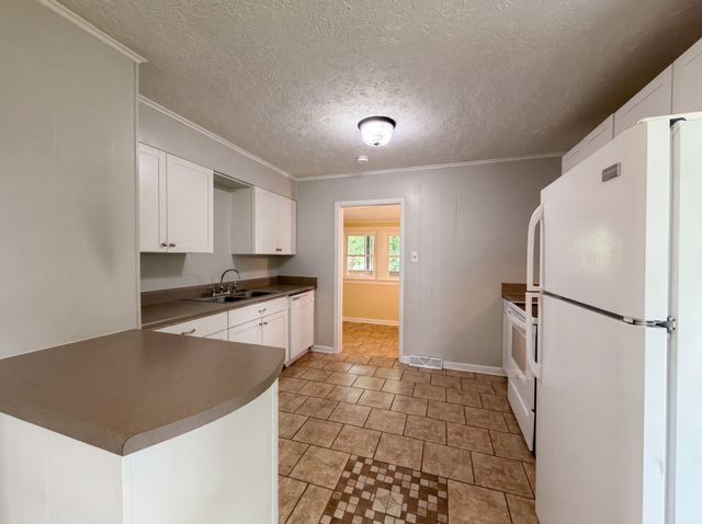 1820 Figures Ave, Columbia, TN 38401