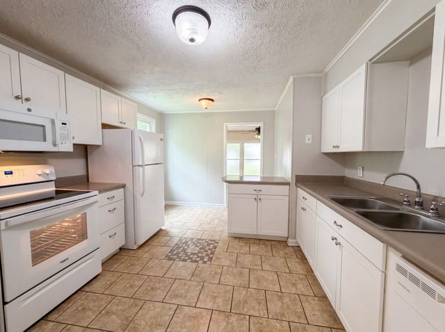 1820 Figures Ave, Columbia, TN 38401