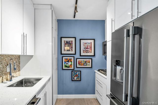 269-10 Grand Central Parkway 32P, Floral Park, NY 11005