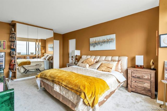 269-10 Grand Central Parkway 32P, Floral Park, NY 11005