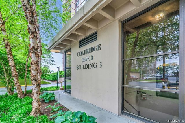 269-10 Grand Central Parkway 32P, Floral Park, NY 11005