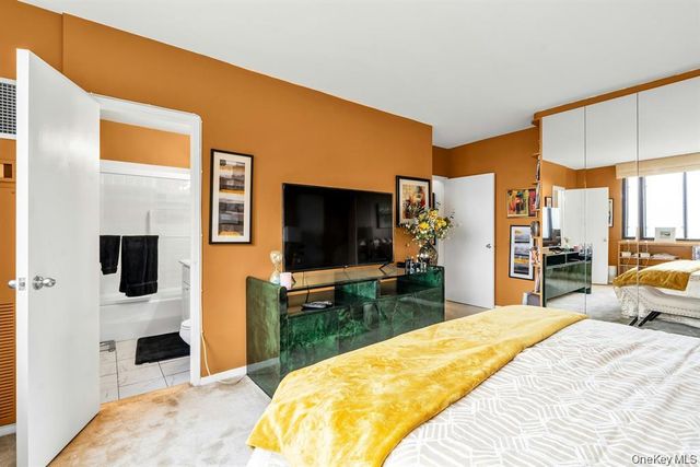 269-10 Grand Central Parkway 32P, Floral Park, NY 11005