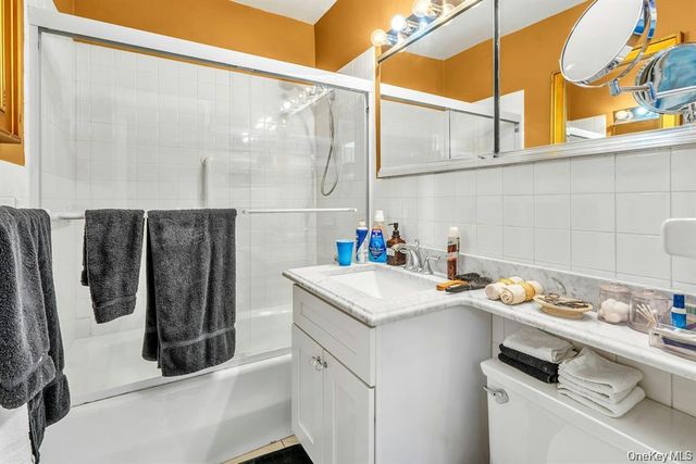 269-10 Grand Central Parkway 32P, Floral Park, NY 11005