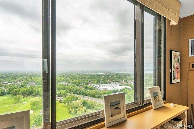 269-10 Grand Central Parkway 32P, Floral Park, NY 11005