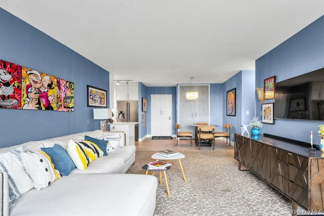 269-10 Grand Central Parkway 32P, Floral Park, NY 11005