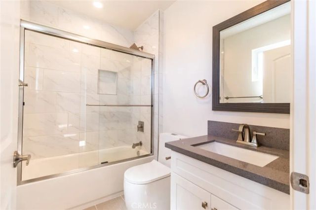 1739 Longwood Avenue, Los Angeles, CA 90019