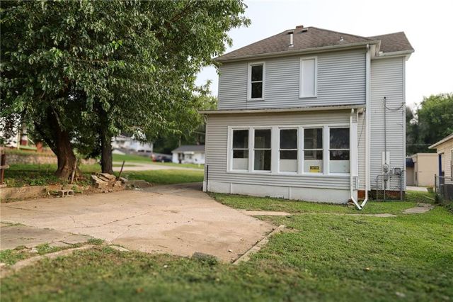 1905 Mitchell Avenue, St Joseph, MO 64507