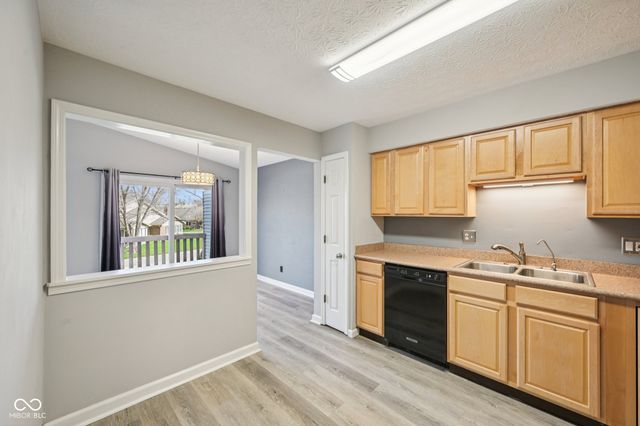 7449 Prairie Lake Drive, Indianapolis, IN 46256