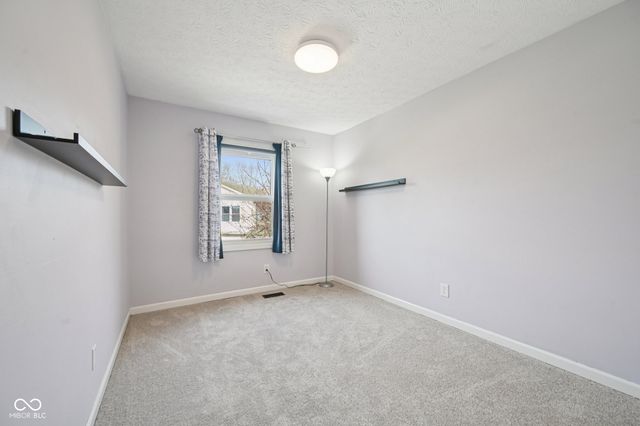 7449 Prairie Lake Drive, Indianapolis, IN 46256