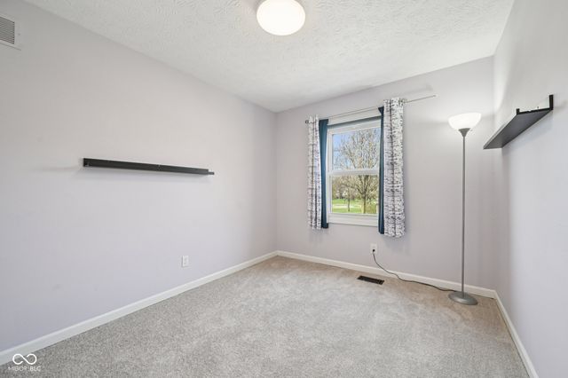 7449 Prairie Lake Drive, Indianapolis, IN 46256